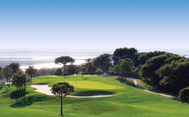 A green and bunkers at El Rompido Golf